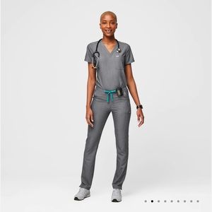 Figs Catarina One Pocket Scrub Top in Graphite